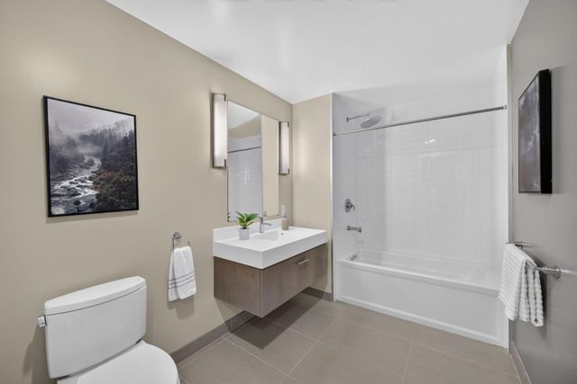 52 Innes Court 202, San Francisco, CA 94124
