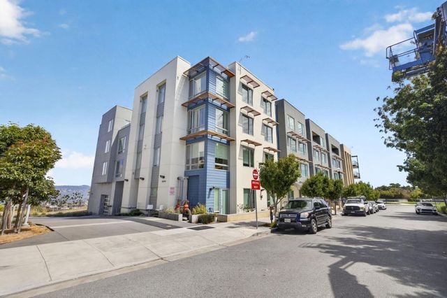 52 Innes Court 202, San Francisco, CA 94124