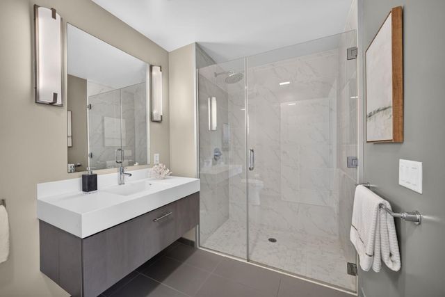 52 Innes Court 202, San Francisco, CA 94124