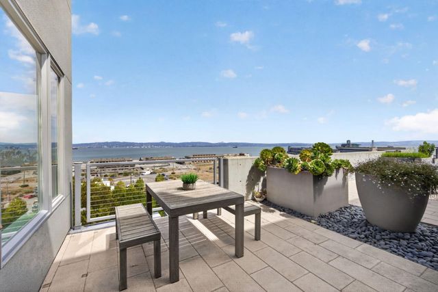 52 Innes Court 202, San Francisco, CA 94124