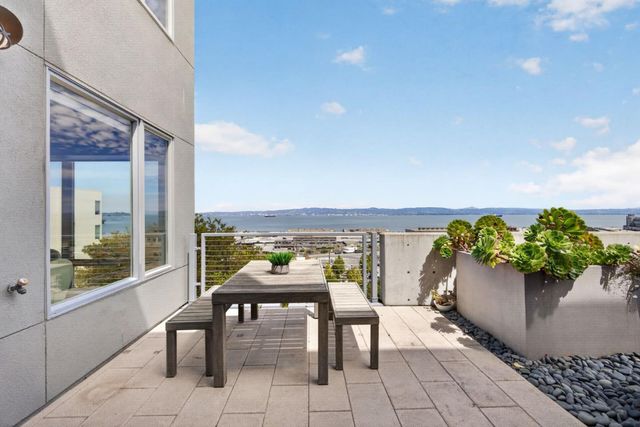 52 Innes Court 202, San Francisco, CA 94124