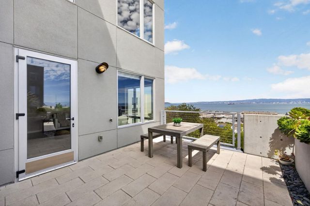 52 Innes Court 202, San Francisco, CA 94124