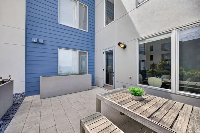 52 Innes Court 202, San Francisco, CA 94124