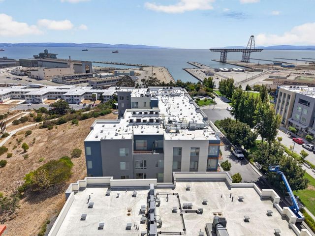 52 Innes Court 202, San Francisco, CA 94124