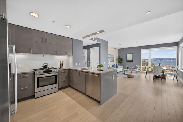 52 Innes Court 202, San Francisco, CA 94124