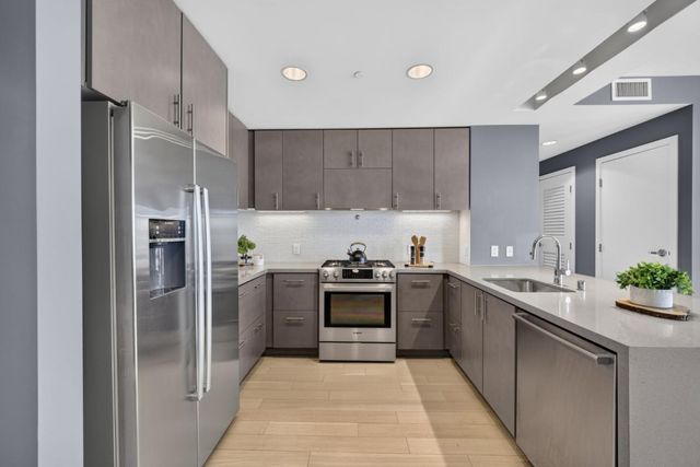 52 Innes Court 202, San Francisco, CA 94124
