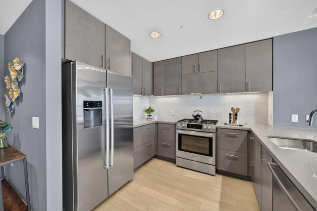 52 Innes Court 202, San Francisco, CA 94124