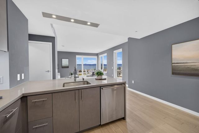 52 Innes Court 202, San Francisco, CA 94124