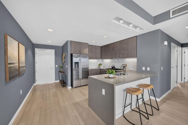 52 Innes Court 202, San Francisco, CA 94124