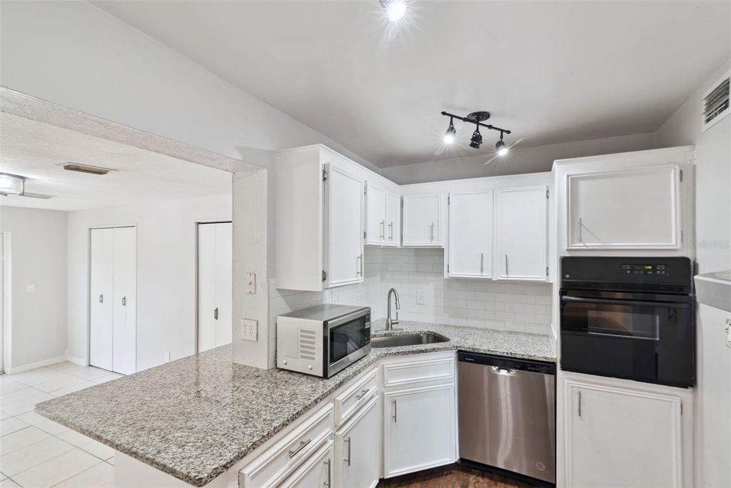 Image 15 of property listing at 6322 APPIAN WAY, Orlando, FL 32807