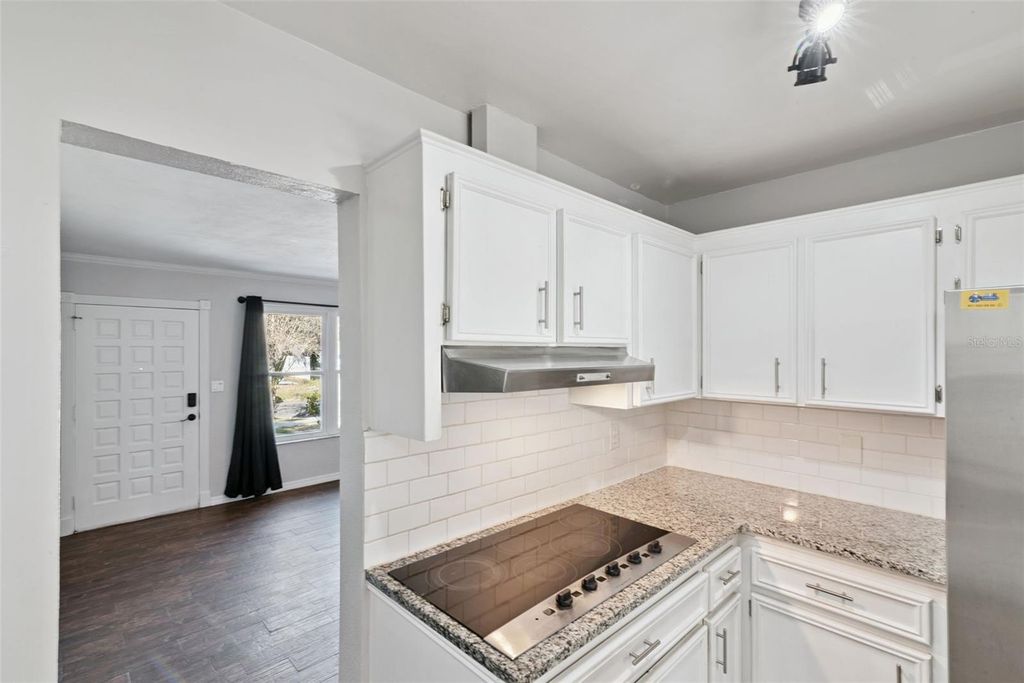 Image 17 of property listing at 6322 APPIAN WAY, Orlando, FL 32807