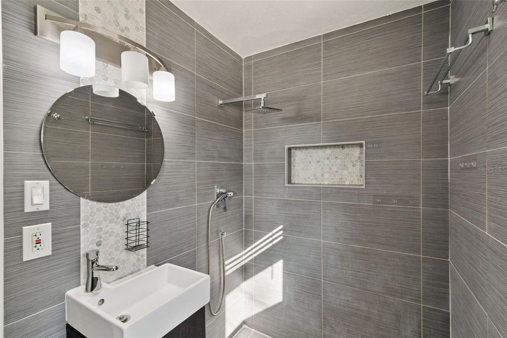 Image 30 of property listing at 6322 APPIAN WAY, Orlando, FL 32807