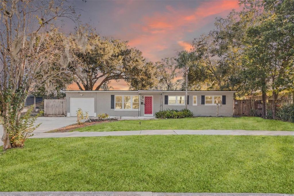 Image 5 of property listing at 6322 APPIAN WAY, Orlando, FL 32807