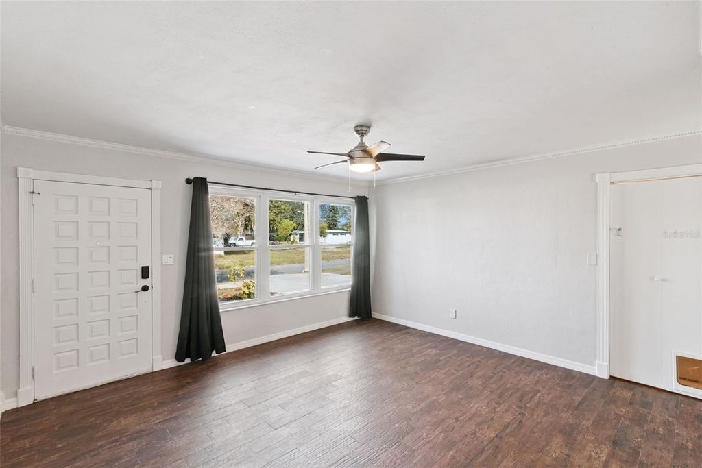 Image 9 of property listing at 6322 APPIAN WAY, Orlando, FL 32807