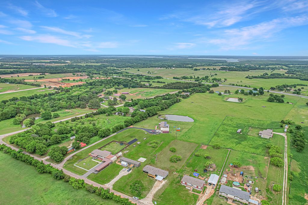 284 Pine Grove Road, Gordonville, TX 76245