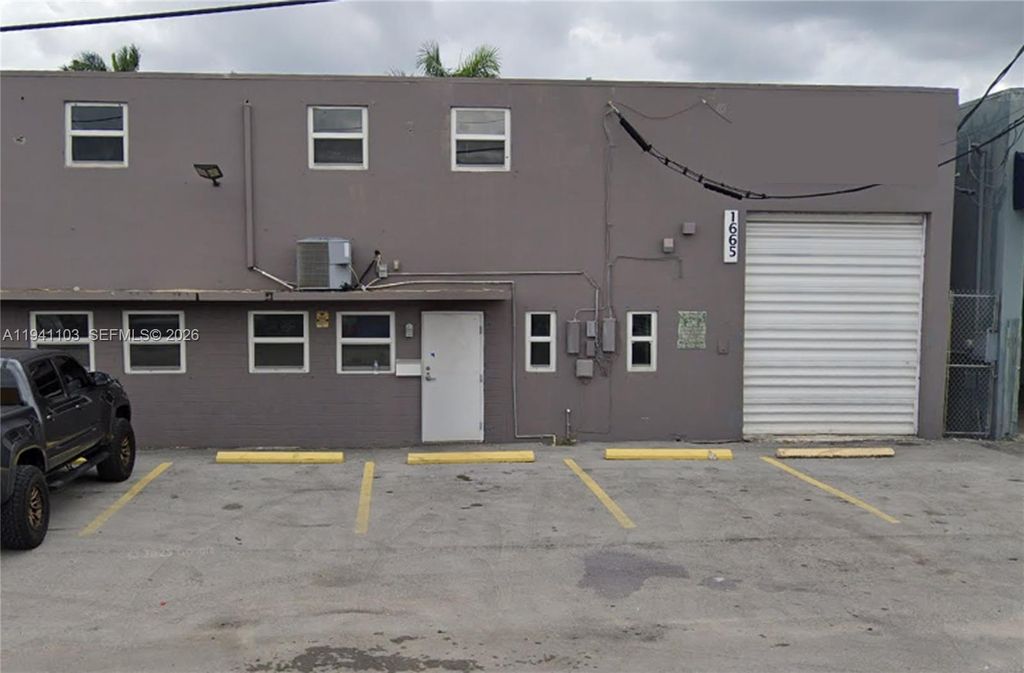 1665 W 33rd Pl, Hialeah, FL 33012