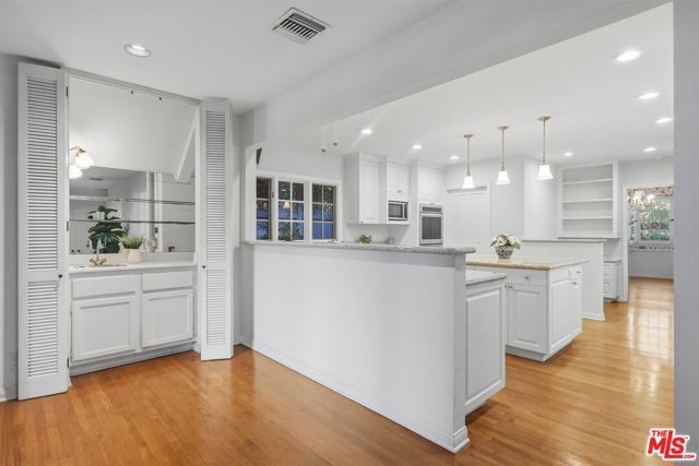 563 Wilcox Avenue, Los Angeles, CA 90004