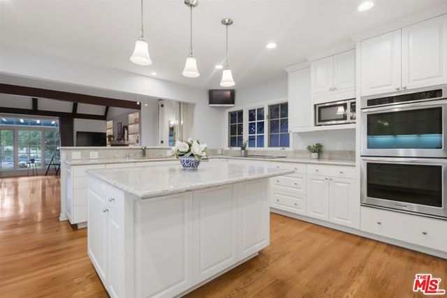 563 Wilcox Avenue, Los Angeles, CA 90004