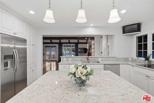 563 Wilcox Avenue, Los Angeles, CA 90004