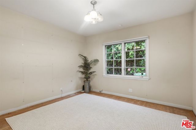 563 Wilcox Avenue, Los Angeles, CA 90004