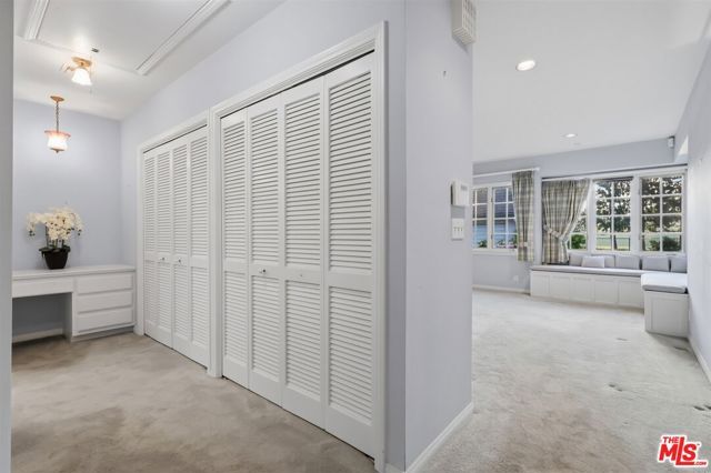 563 Wilcox Avenue, Los Angeles, CA 90004