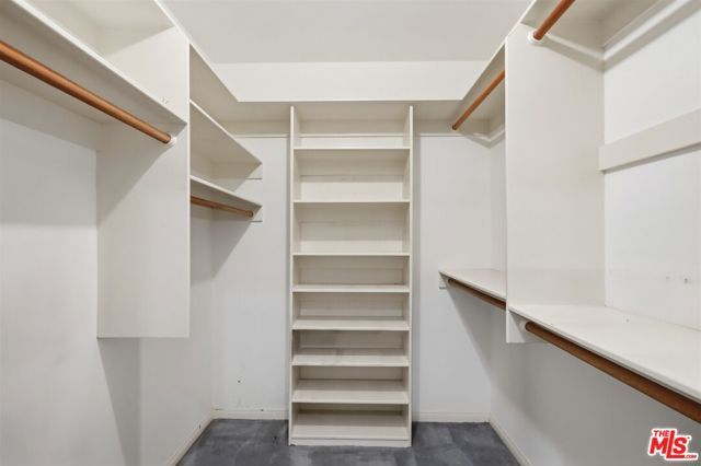 563 Wilcox Avenue, Los Angeles, CA 90004