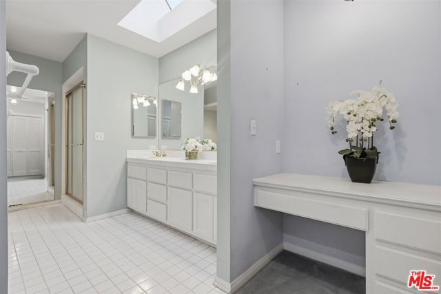 563 Wilcox Avenue, Los Angeles, CA 90004