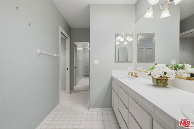 563 Wilcox Avenue, Los Angeles, CA 90004