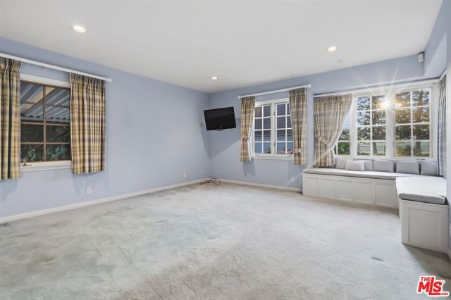 563 Wilcox Avenue, Los Angeles, CA 90004