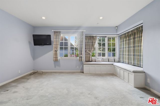 563 Wilcox Avenue, Los Angeles, CA 90004