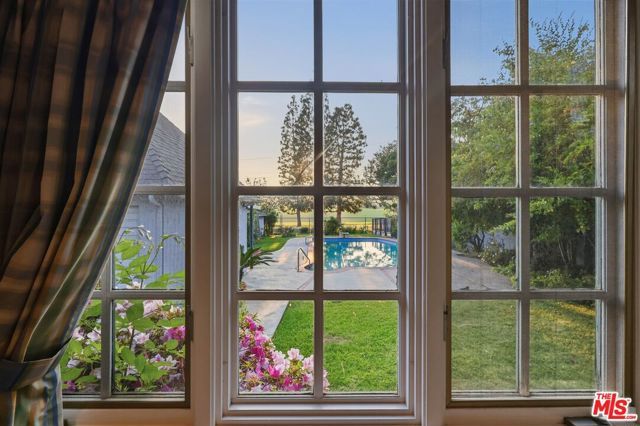 563 Wilcox Avenue, Los Angeles, CA 90004