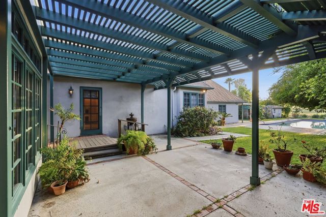 563 Wilcox Avenue, Los Angeles, CA 90004