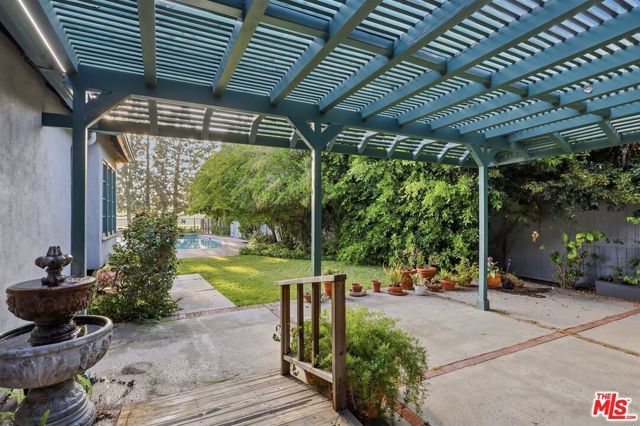 563 Wilcox Avenue, Los Angeles, CA 90004