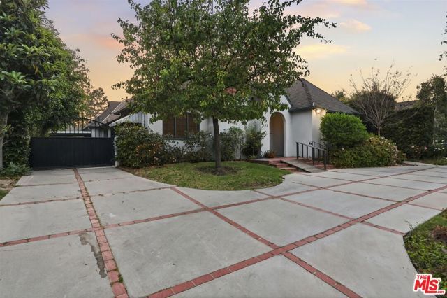 563 Wilcox Avenue, Los Angeles, CA 90004