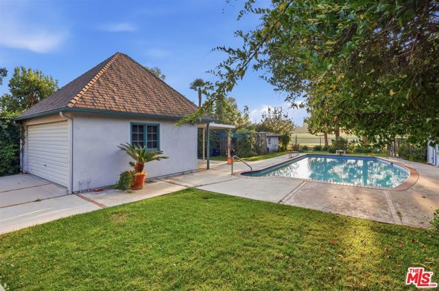 563 Wilcox Avenue, Los Angeles, CA 90004