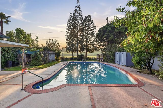 563 Wilcox Avenue, Los Angeles, CA 90004