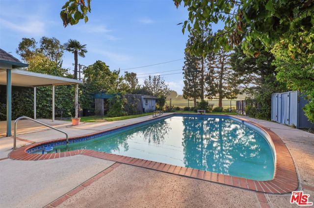 563 Wilcox Avenue, Los Angeles, CA 90004