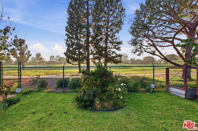 563 Wilcox Avenue, Los Angeles, CA 90004