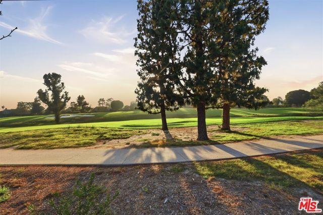 563 Wilcox Avenue, Los Angeles, CA 90004