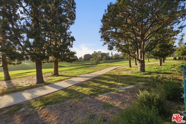 563 Wilcox Avenue, Los Angeles, CA 90004