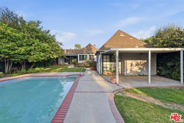 563 Wilcox Avenue, Los Angeles, CA 90004