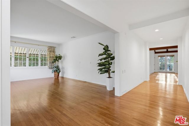 563 Wilcox Avenue, Los Angeles, CA 90004