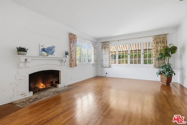 563 Wilcox Avenue, Los Angeles, CA 90004