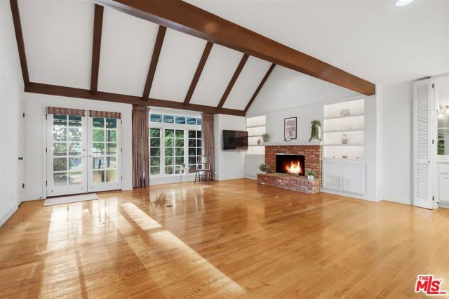 563 Wilcox Avenue, Los Angeles, CA 90004