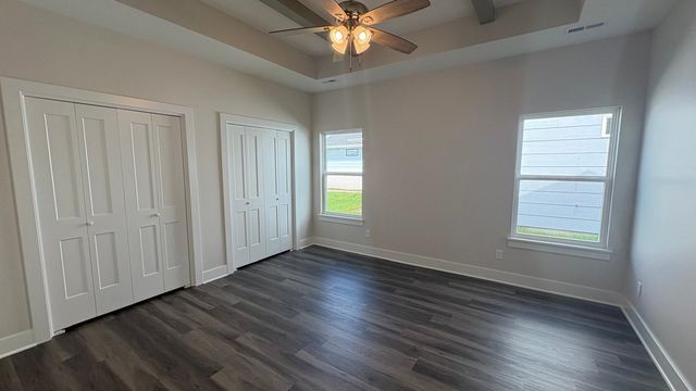 8980 E FORBES CIR, Bel Aire, KS 67226