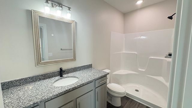 8980 E FORBES CIR, Bel Aire, KS 67226