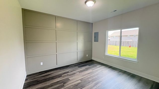 8980 E FORBES CIR, Bel Aire, KS 67226