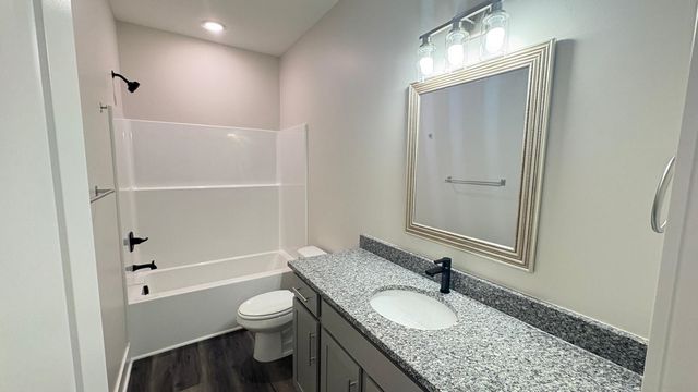 8980 E FORBES CIR, Bel Aire, KS 67226