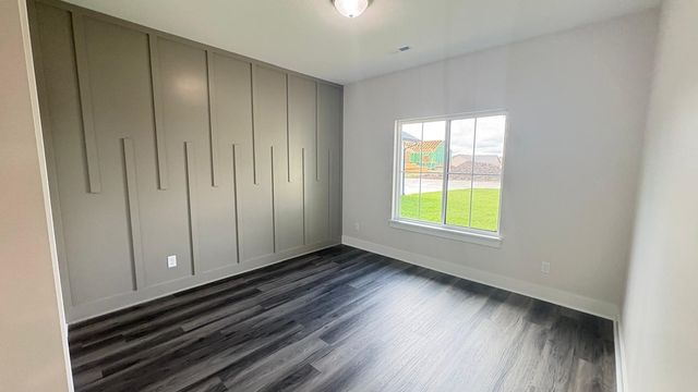 8980 E FORBES CIR, Bel Aire, KS 67226