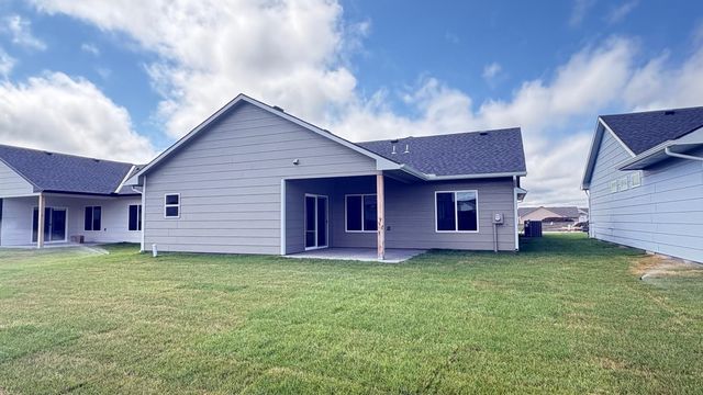 8980 E FORBES CIR, Bel Aire, KS 67226